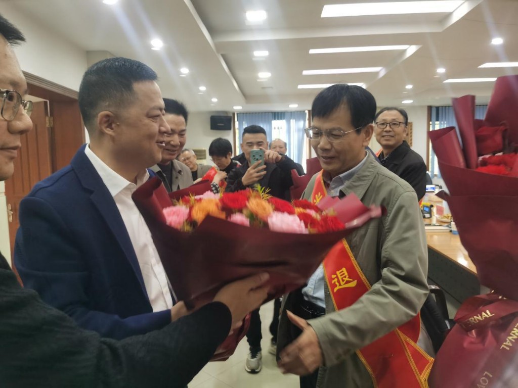 株洲市交通运输局举行荣誉退休仪式暨 重阳敬老活动