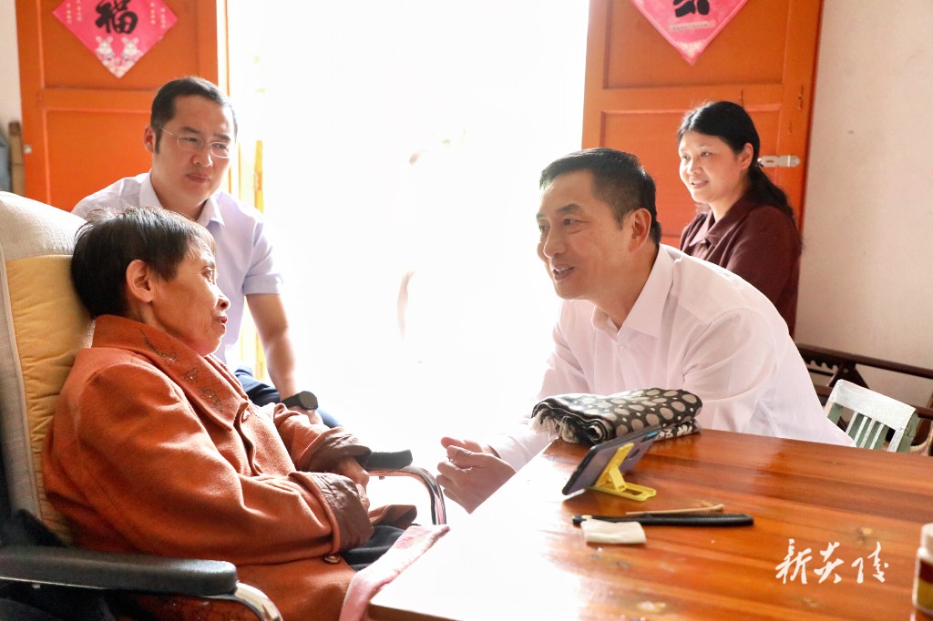 尹朝晖调研乡村振兴工作