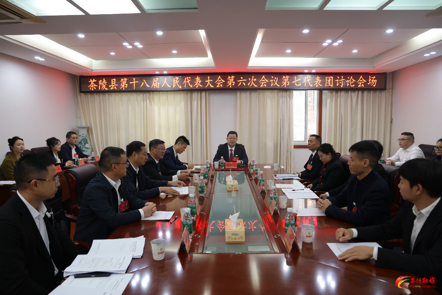 茶陵县第十八届人民代表大会第六次会议：各代表团进行分团讨论 杨红兵、朱毅强、何文龙、刘晓伟等领导参加