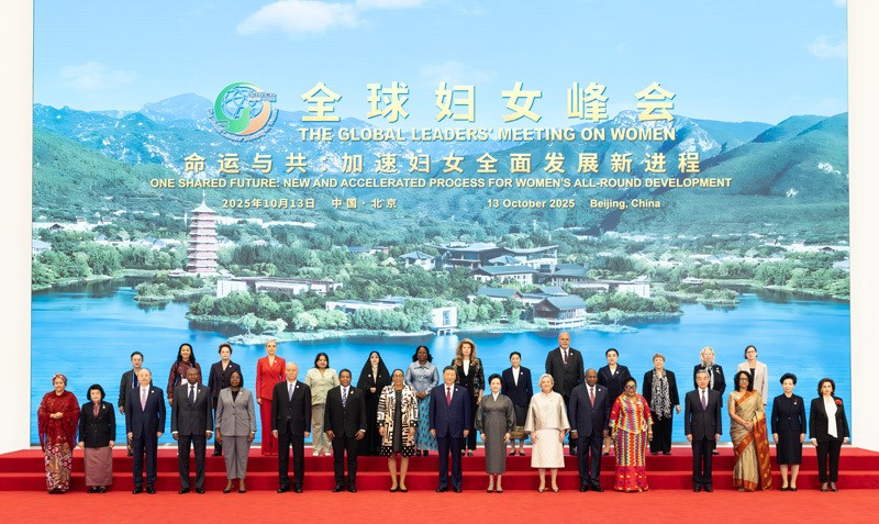 习近平出席全球妇女峰会开幕式并发表主旨讲话