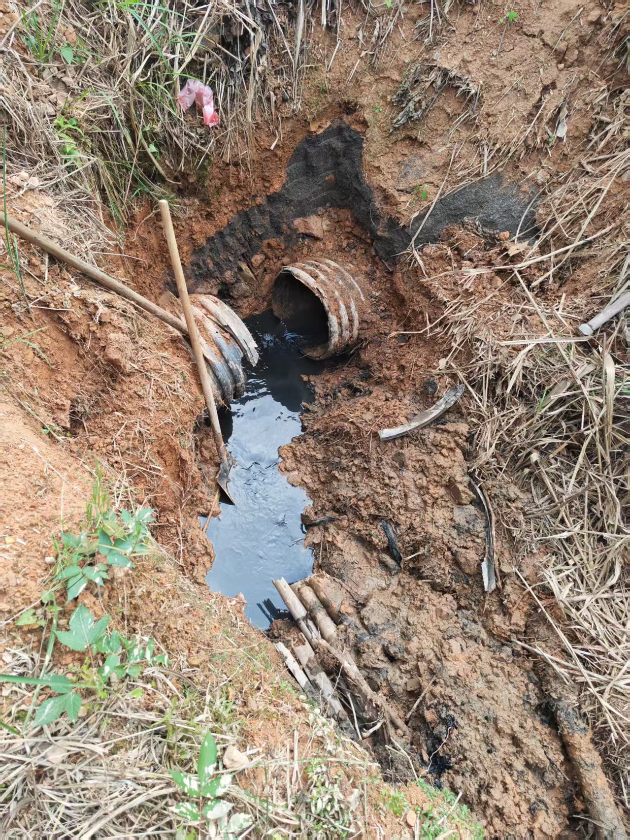 荷塘区生环局高效处置园区管道破损问题切实保障居民用水安全​