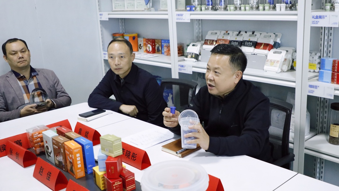 李晓彤带队走访调研企业