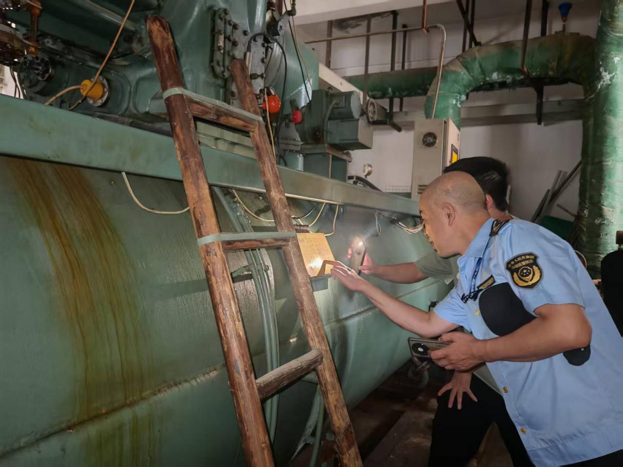 防范特种设备安全风险 芦淞区开展压力容器专项联合检查