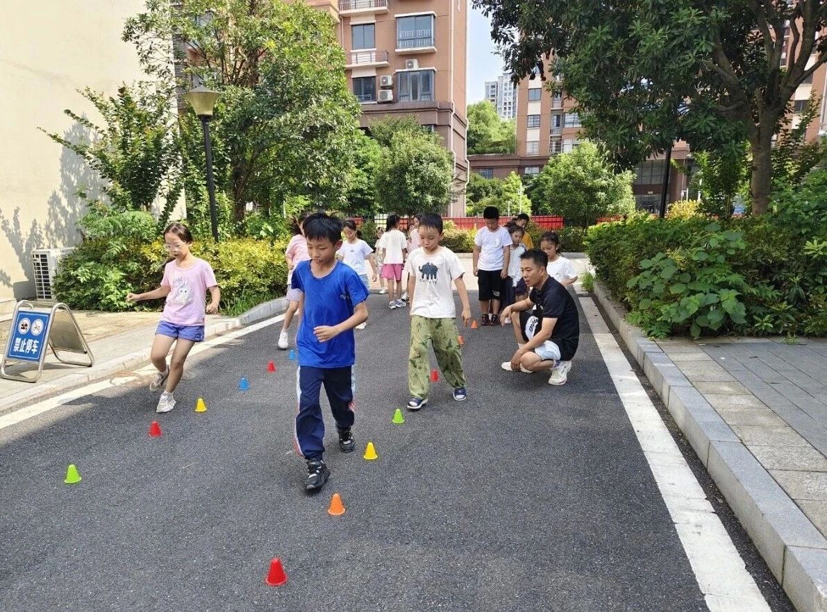 有你“泰”精彩！社区合伙人助力群众拔河