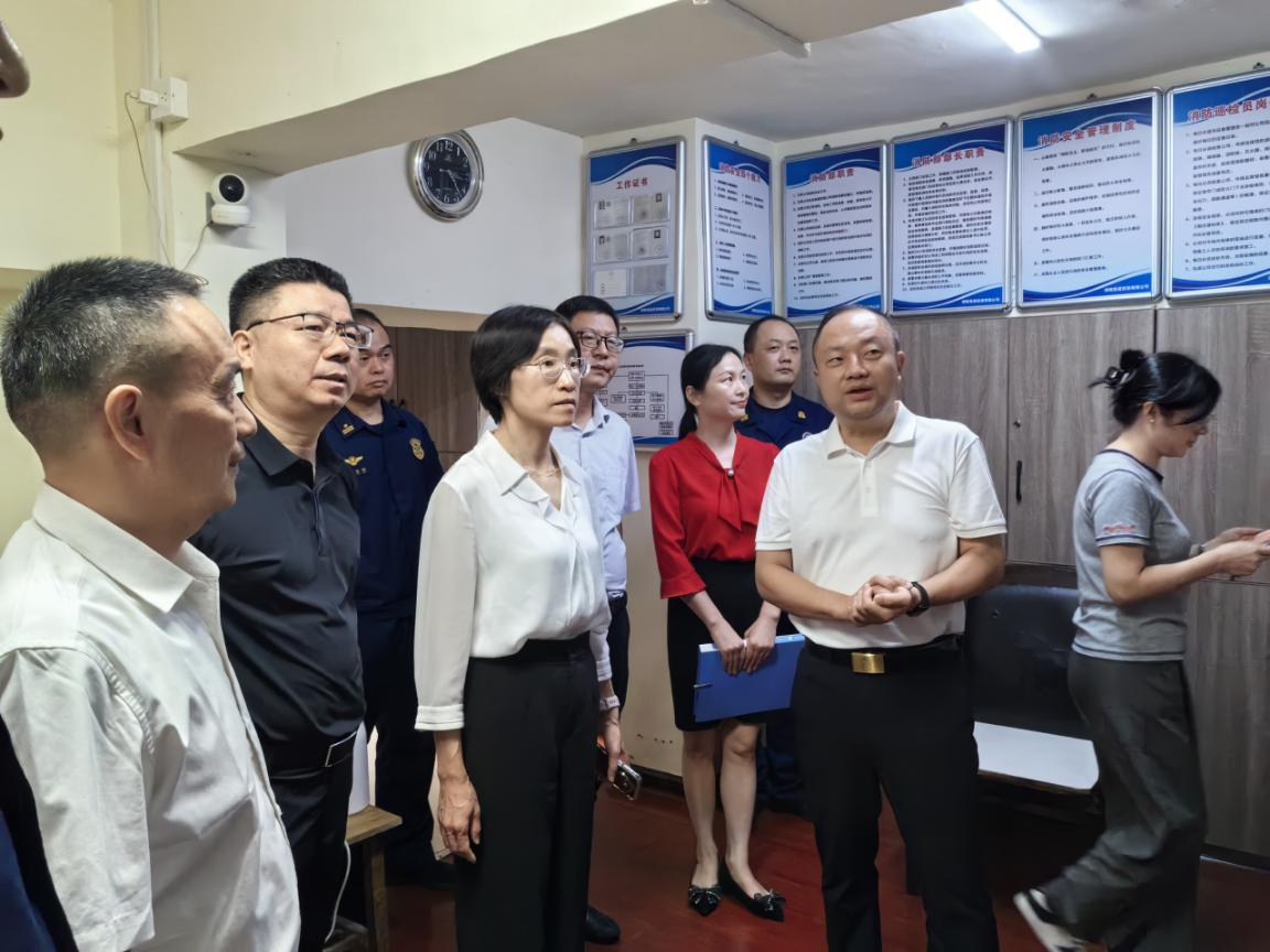 筑牢安全防线  平安祥和过节      副市长杨桦到供销商城督导节前安全生产工作