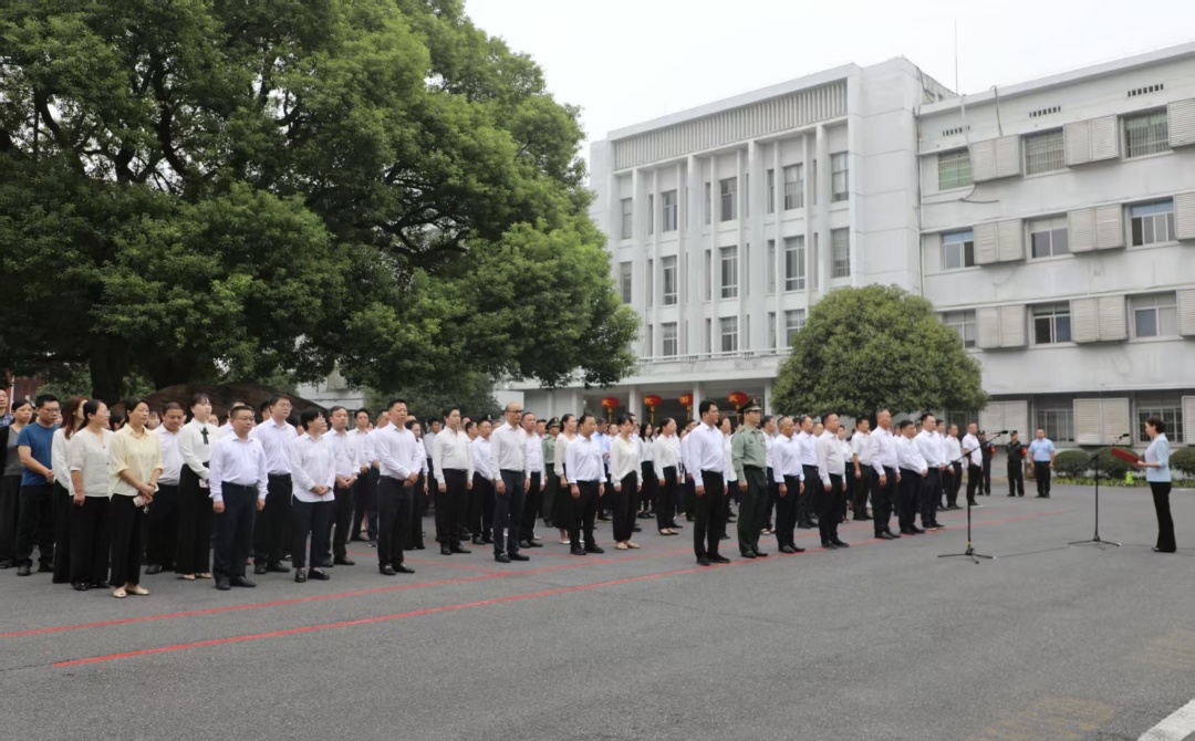 渌口区举行迎国庆升国旗仪式