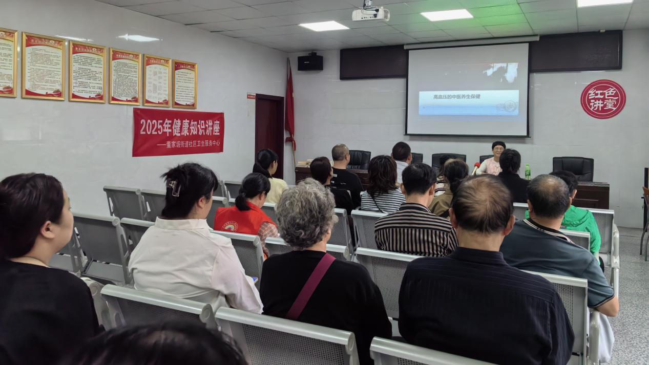 “敬老月”里温情浓，社区卫生服务中心为银龄织密健康网