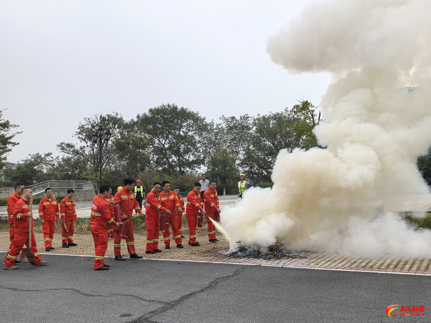 县城管局开展城市公园绿地火灾应急演练