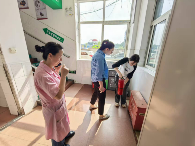 区民政局国庆节前开展安全生产检查