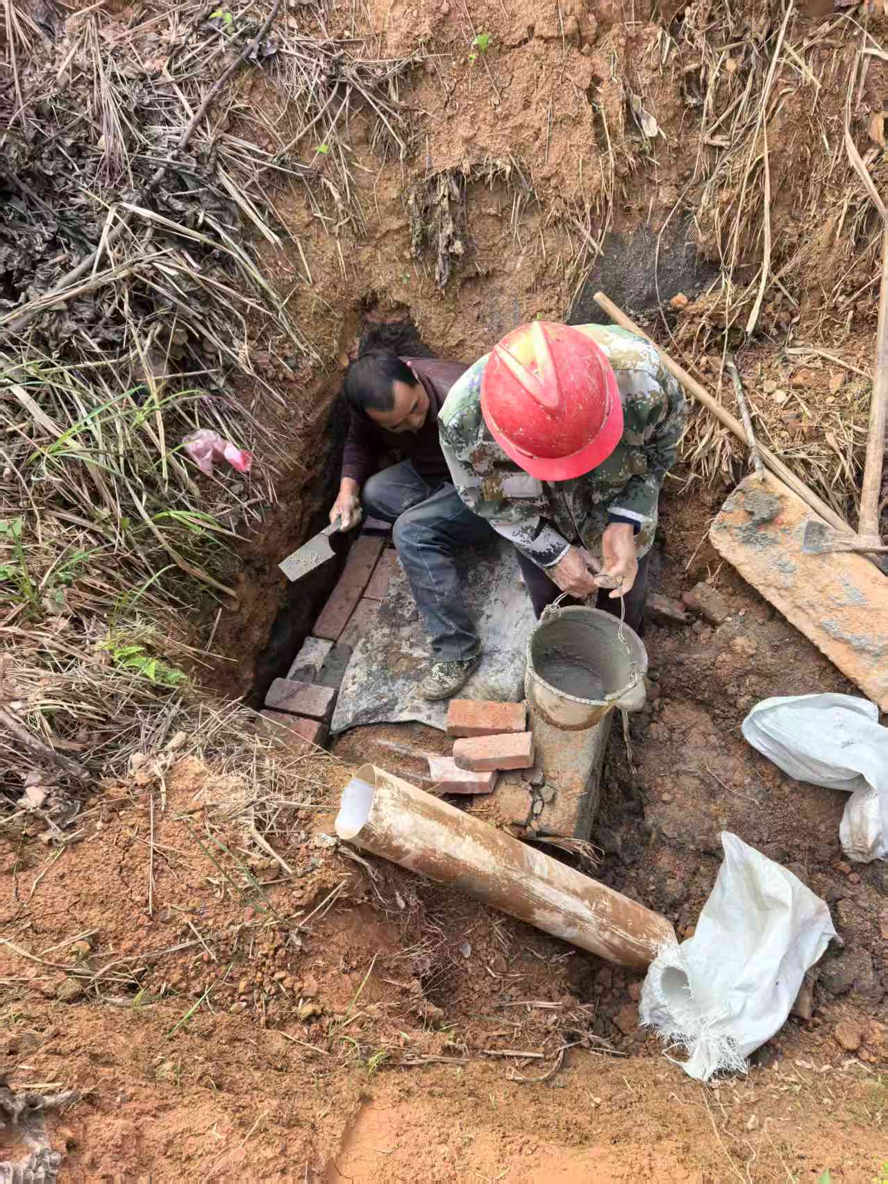 荷塘区生环局高效处置园区管道破损问题切实保障居民用水安全​