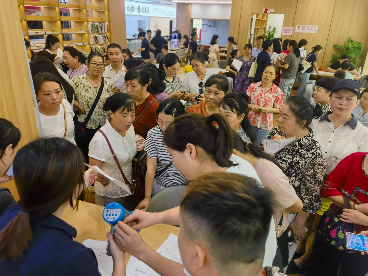 有你“泰”精彩！社区合伙人助力群众拔河