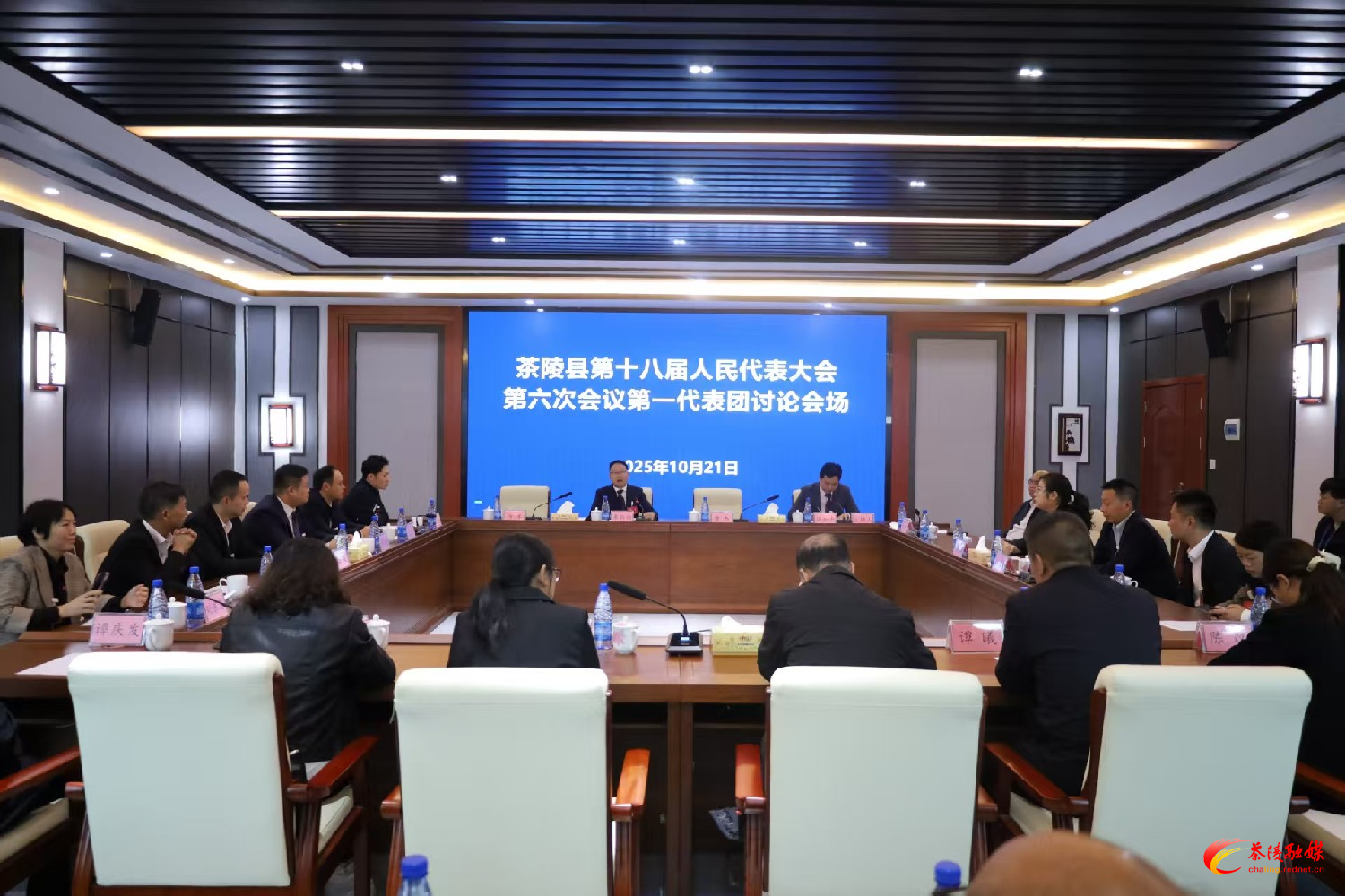 茶陵县第十八届人民代表大会第六次会议：各代表团进行分团讨论 杨红兵、朱毅强、何文龙、刘晓伟等领导参加