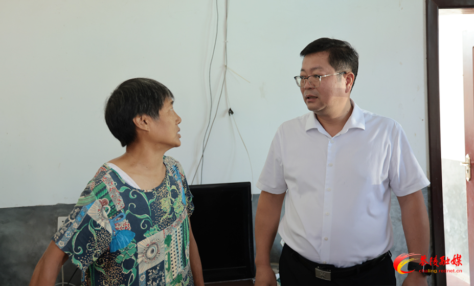 杨红兵到虎踞镇督导巩固拓展脱贫攻坚成果同乡村振兴有效衔接工作