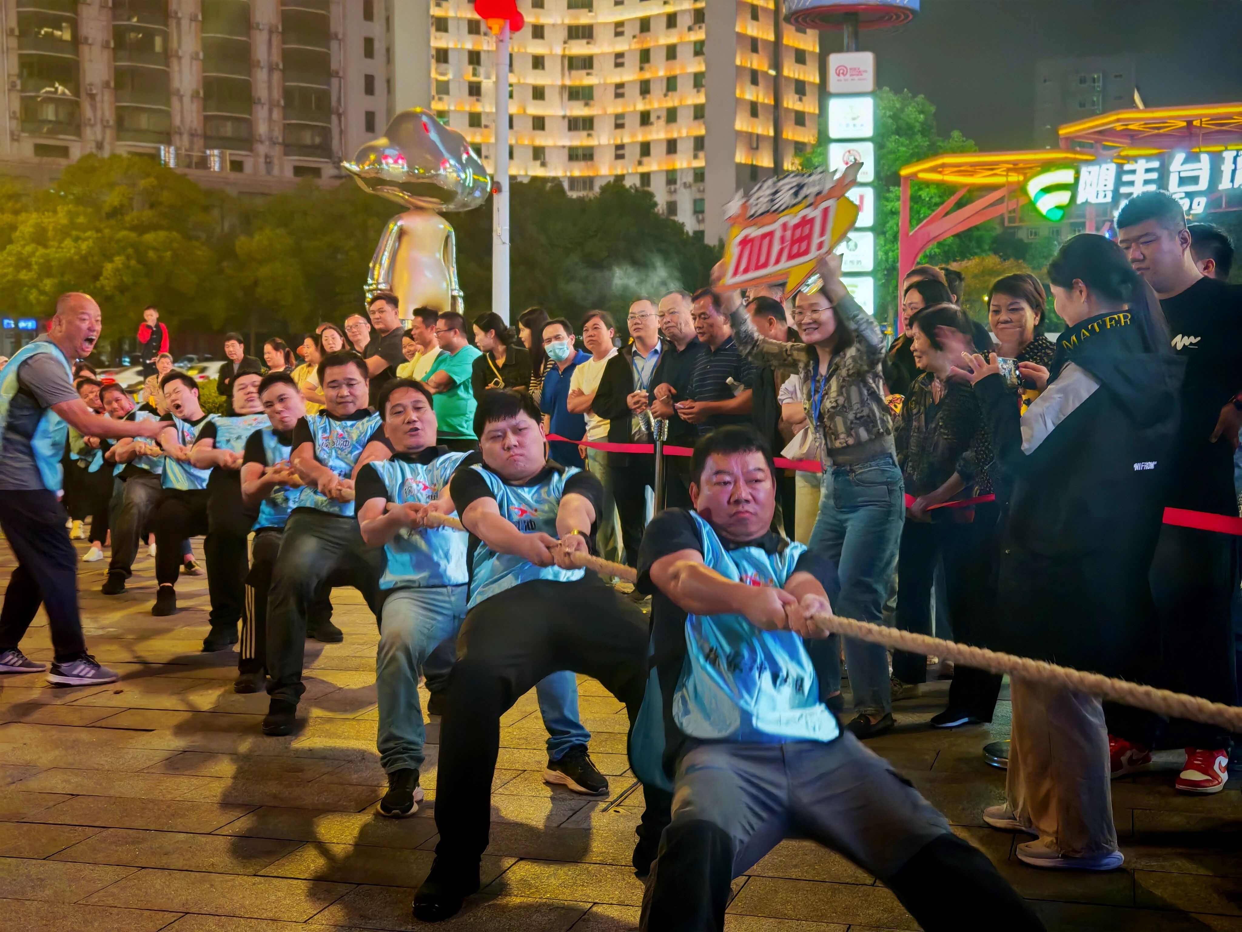 有你“泰”精彩！社区合伙人助力群众拔河