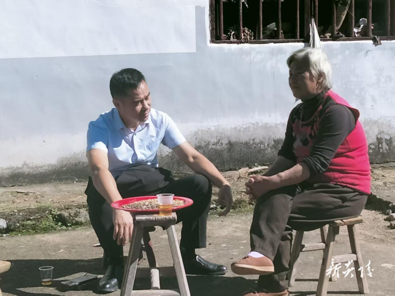 中村瑶族乡：热茶嗑开群众心门 入户唠出民生温度