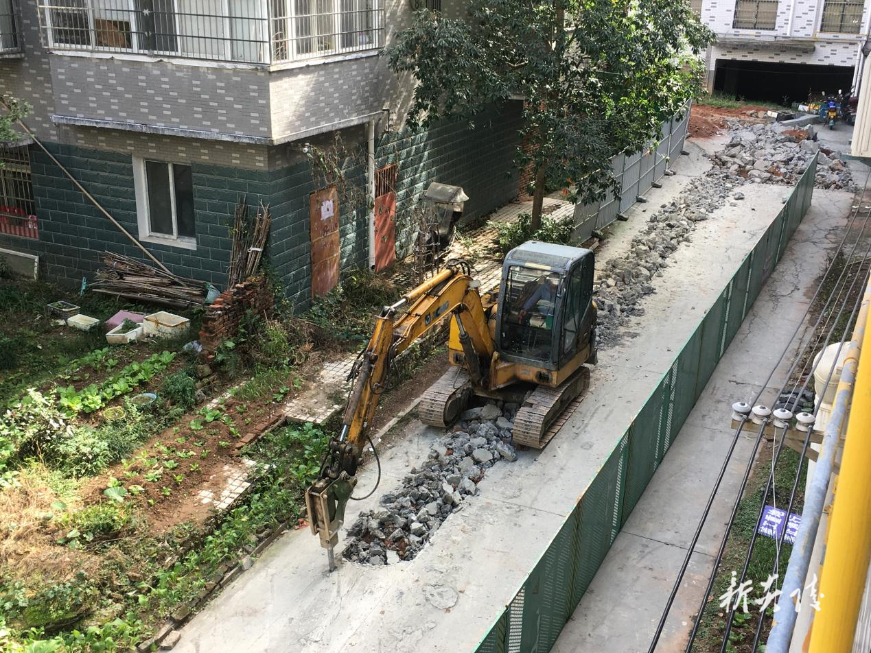 县住保中心：小区改造“焕新”进行时