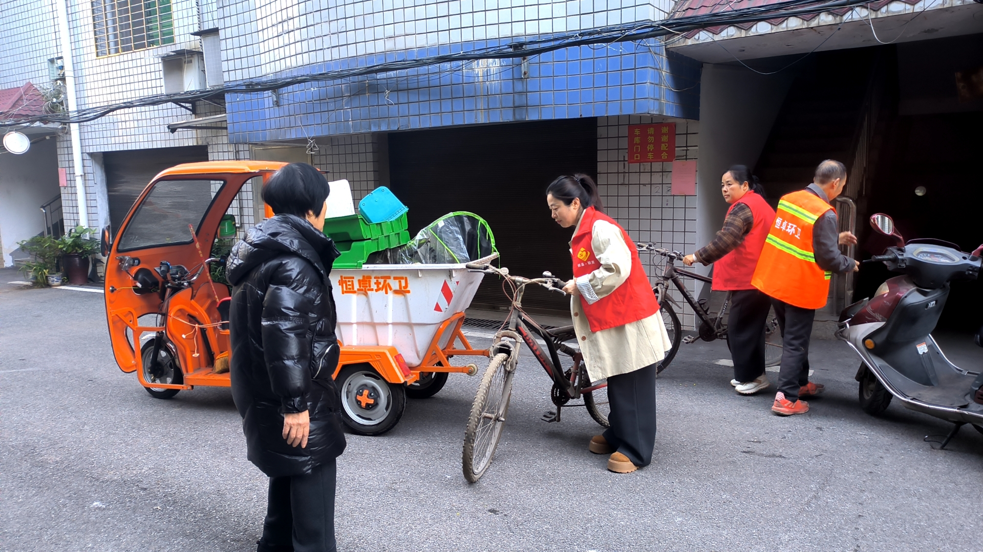 联星街道：联合整治楼道垃圾，助力文明城市创建再升级