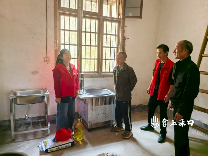 朱亭镇黄龙村：集中走访解民忧 旧灶换新暖人心