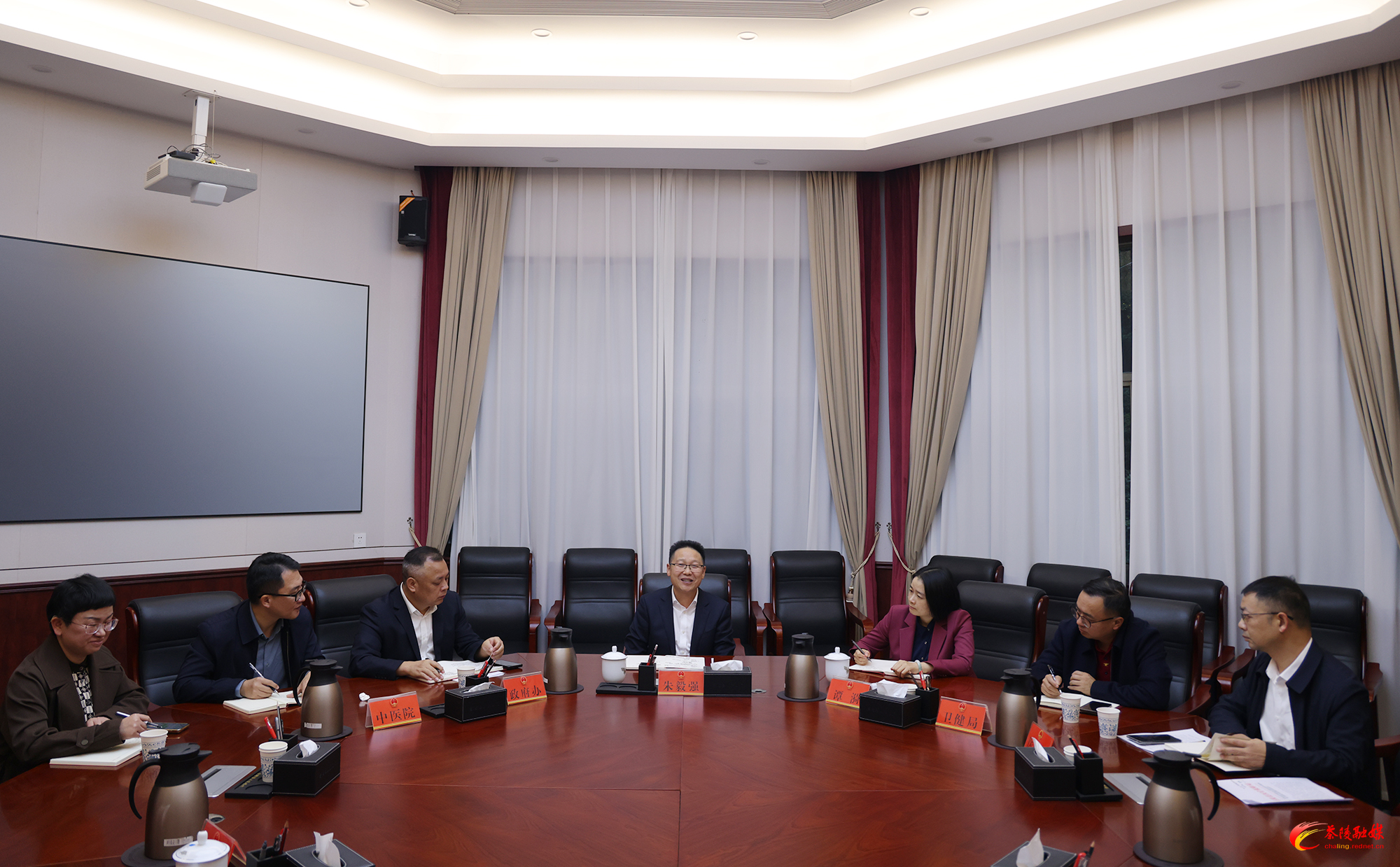 省直中医医院党委书记伍世葵一行来茶调研 共商医疗健康领域深化合作