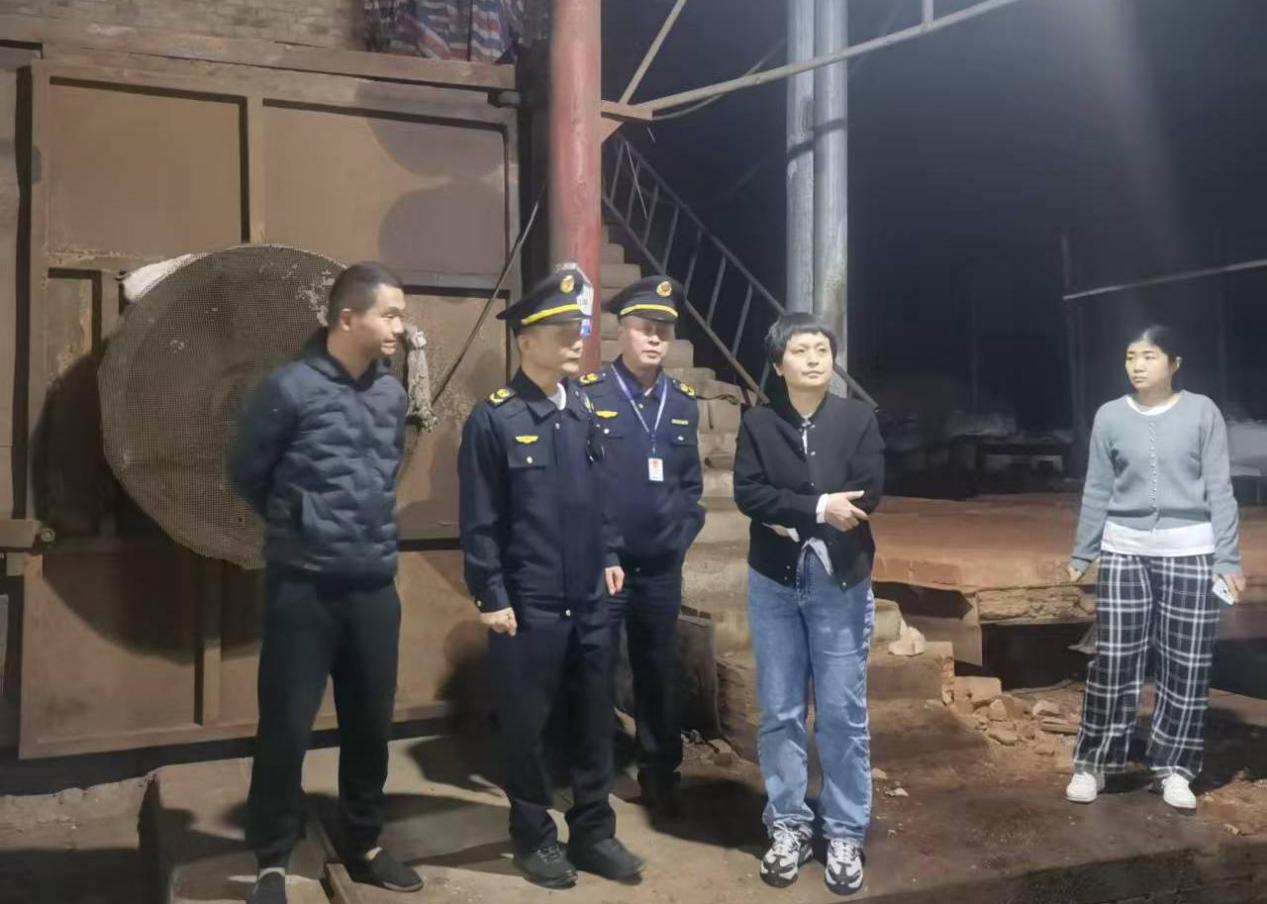 株洲市开展特护期大气污染防治"零点"执法专项检查行动