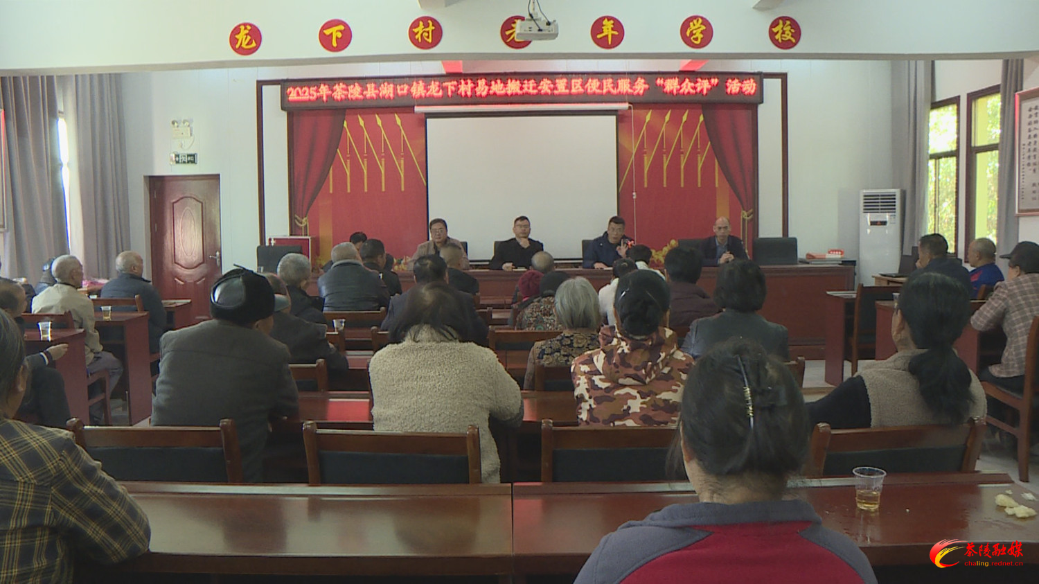 “一站式”服务暖心安家 破解搬迁群众“两头跑”难题