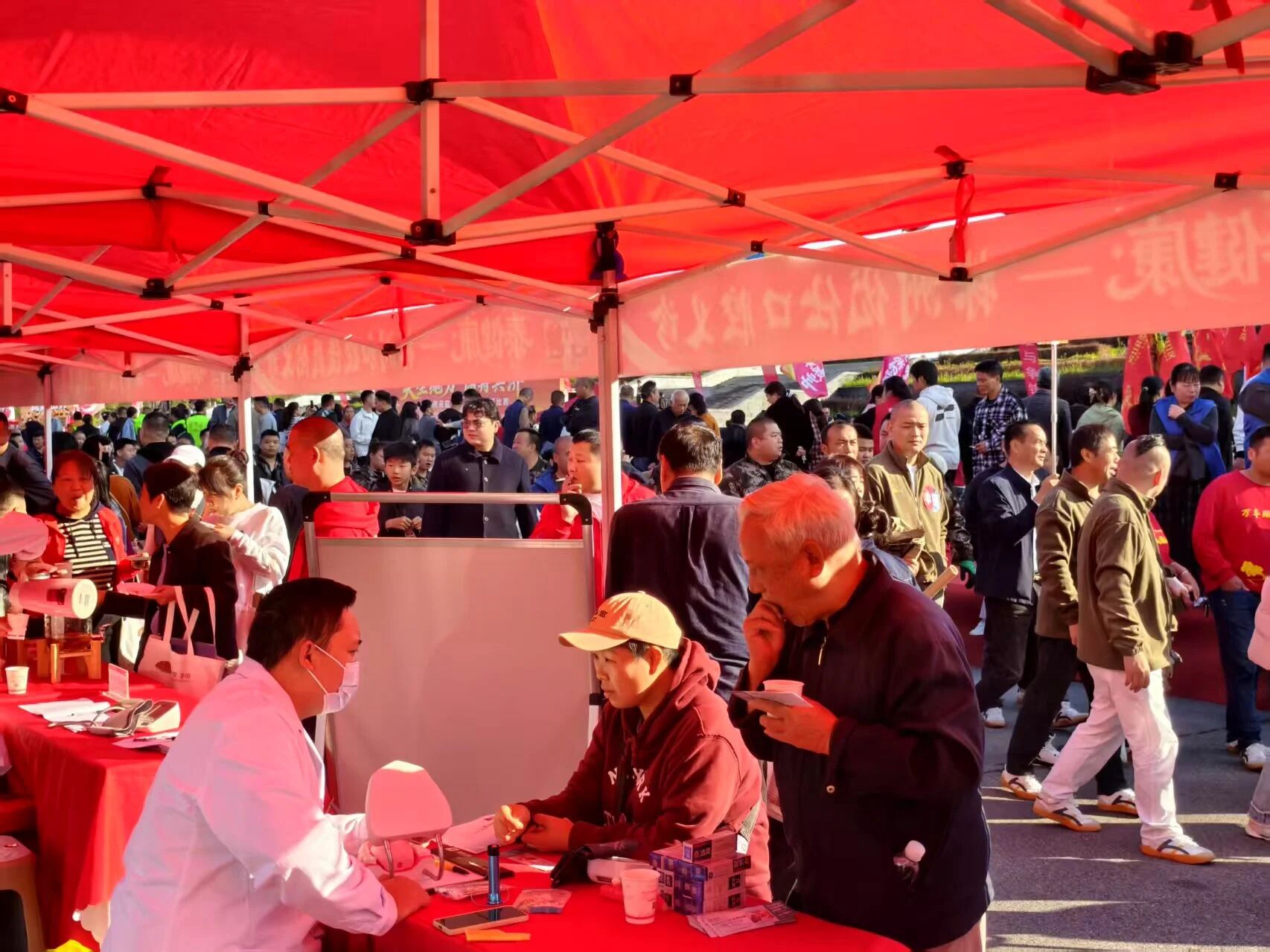 人人人人人我人人人人人！这场拔河“泰”精彩！