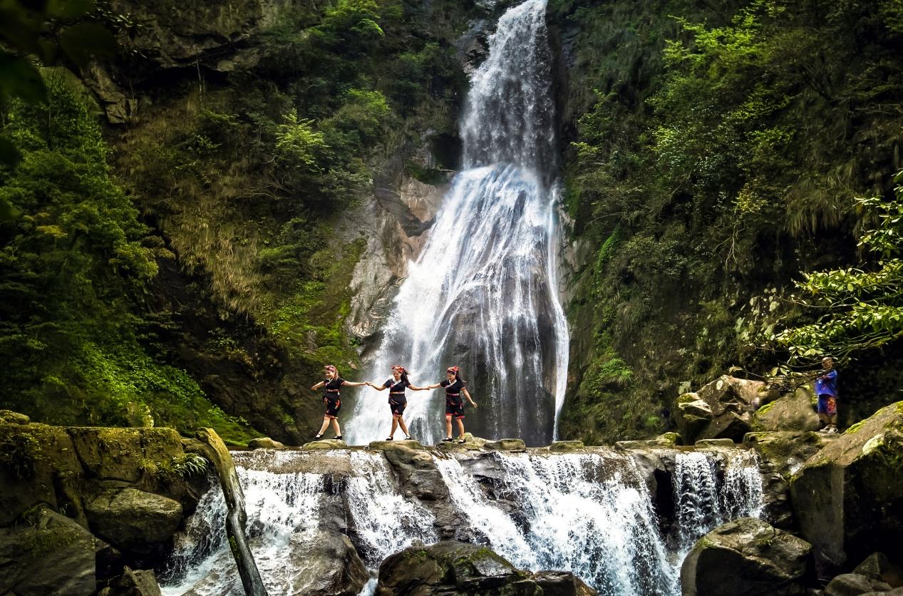 攻坚克难求突破 生态治理见真章