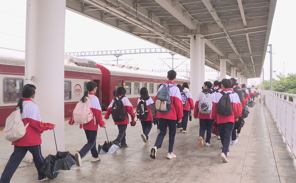 茶陵首发“我的韶山行”旅游专列 红色教育启新程