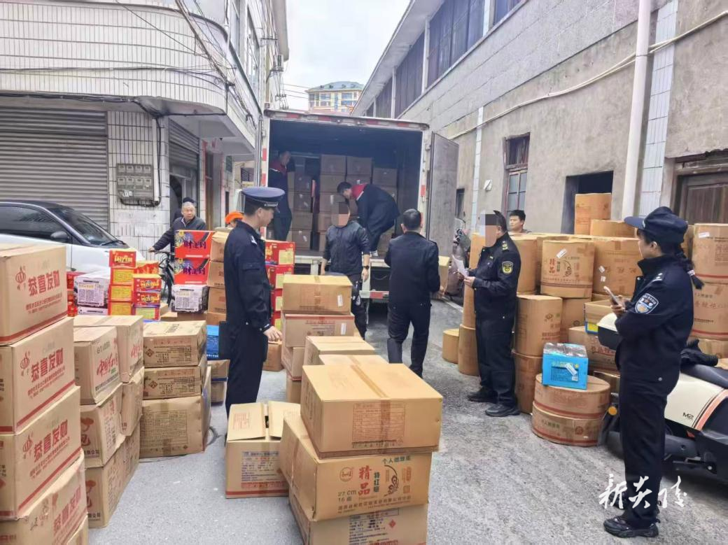 县应急管理局联合多部门开展烟花爆竹“打非治违”专项执法行动