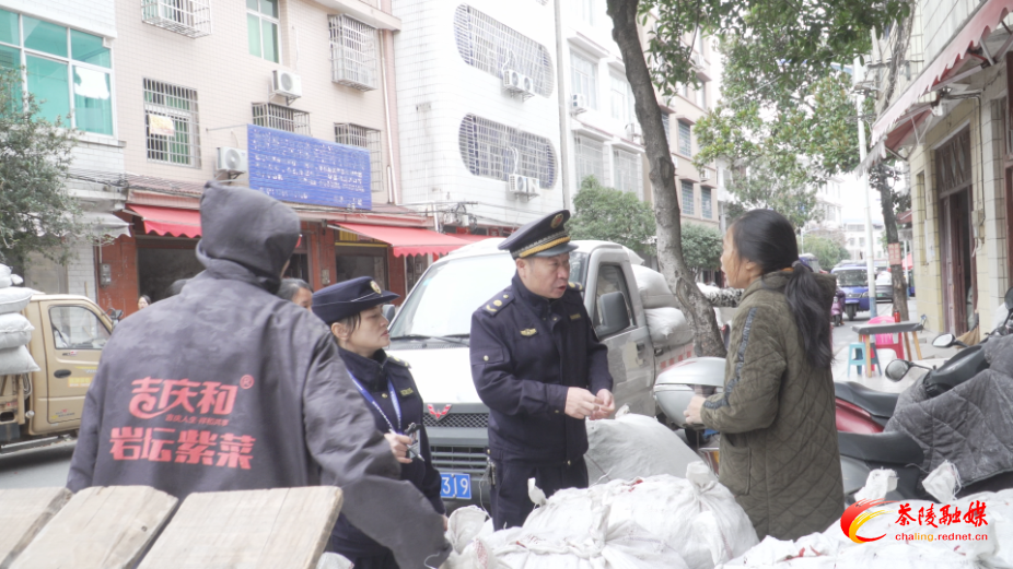 县城管局开展市容市貌及交通秩序专项整治