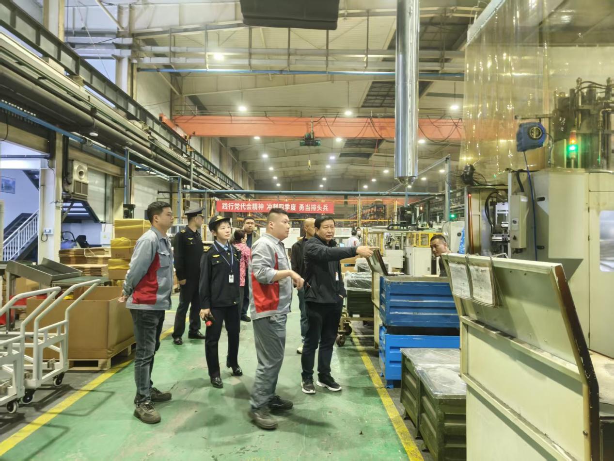 株洲市开展特护期大气污染防治"零点"执法专项检查行动