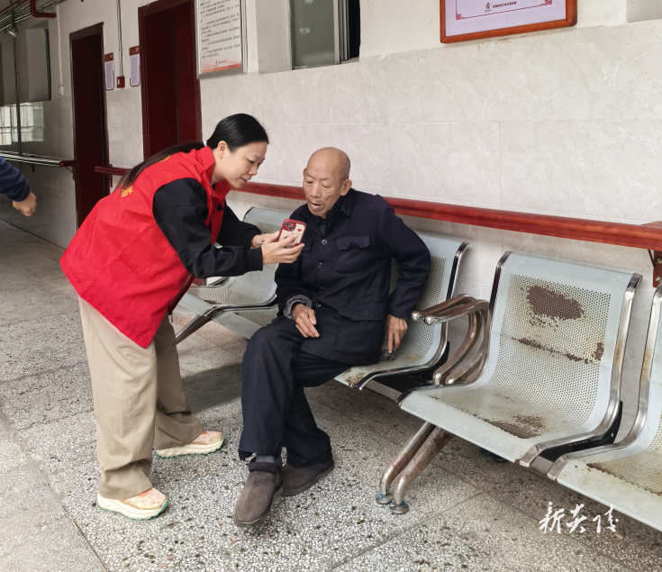 县人社局开展养老保险待遇资格“上门认证”暖心服务