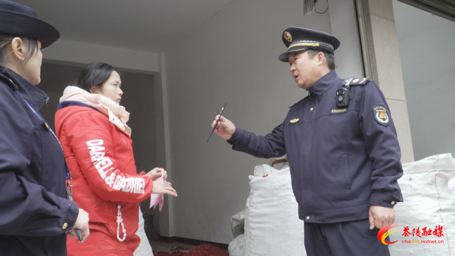 县城管局开展市容市貌及交通秩序专项整治