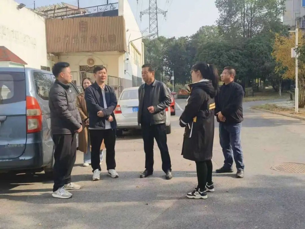 市商务局赴火炬二村开展“联建共治”帮扶工作