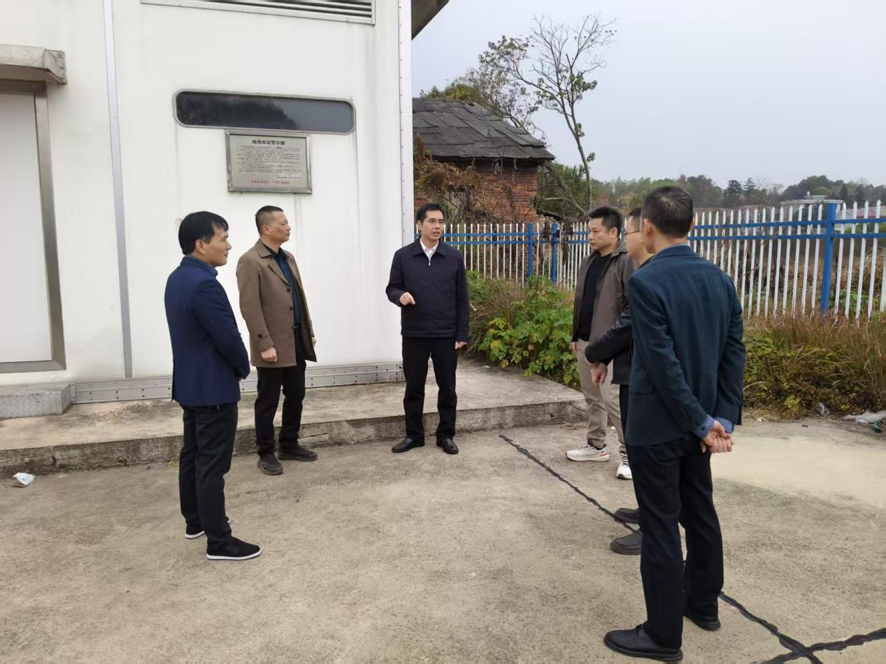 县长武挪强带队调研水质情况