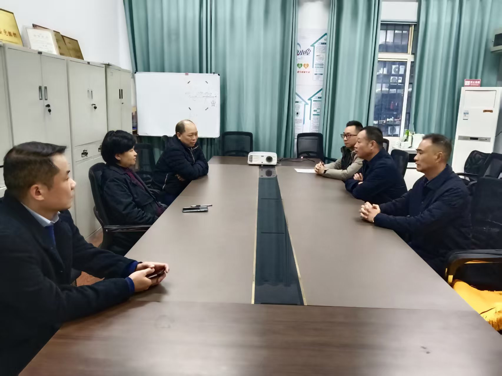 清泉入户暖民心  排忧解难办实事