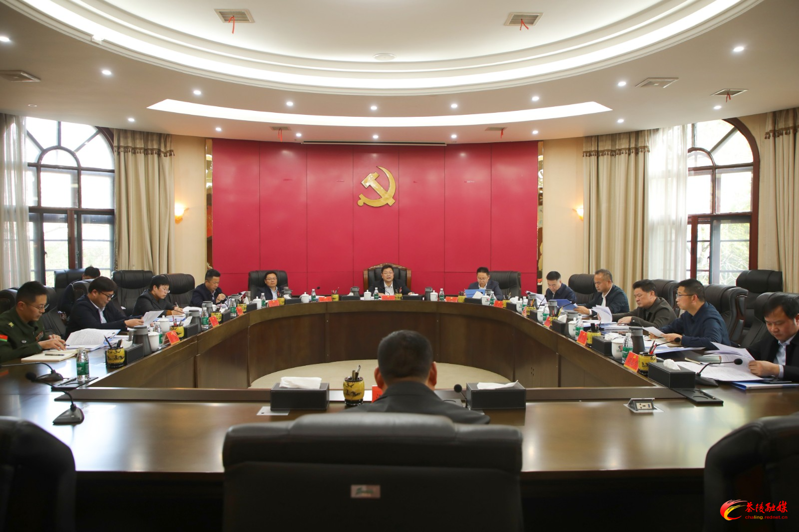 杨红兵主持召开中共茶陵县委常委会2025年第19次会议