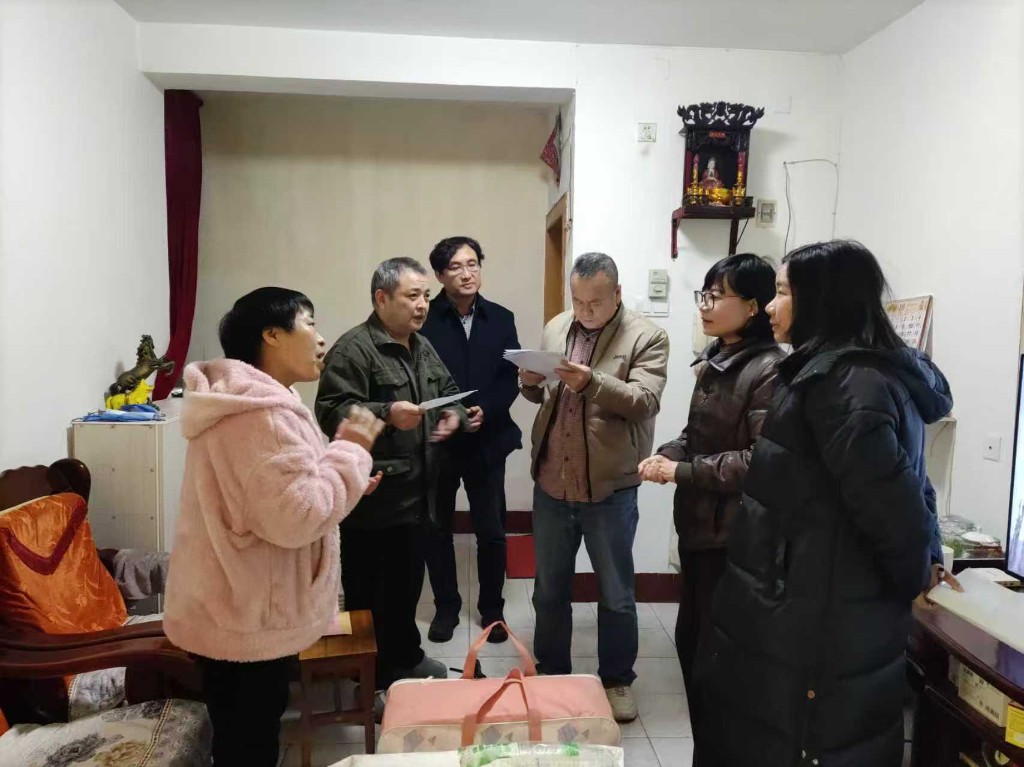 岁末送温情 关怀暖民心