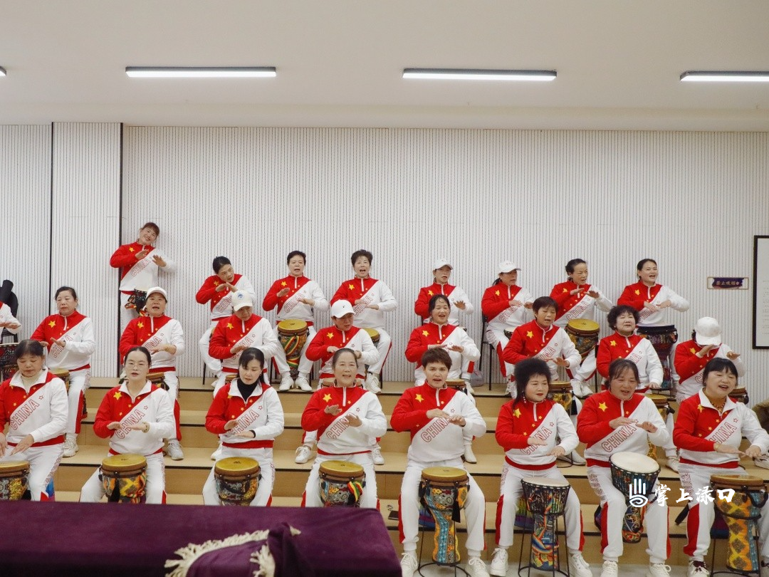 渌口区新时代文明实践中心与区文化馆正式揭牌 同步颁发“好人礼遇卡”礼遇道德模范