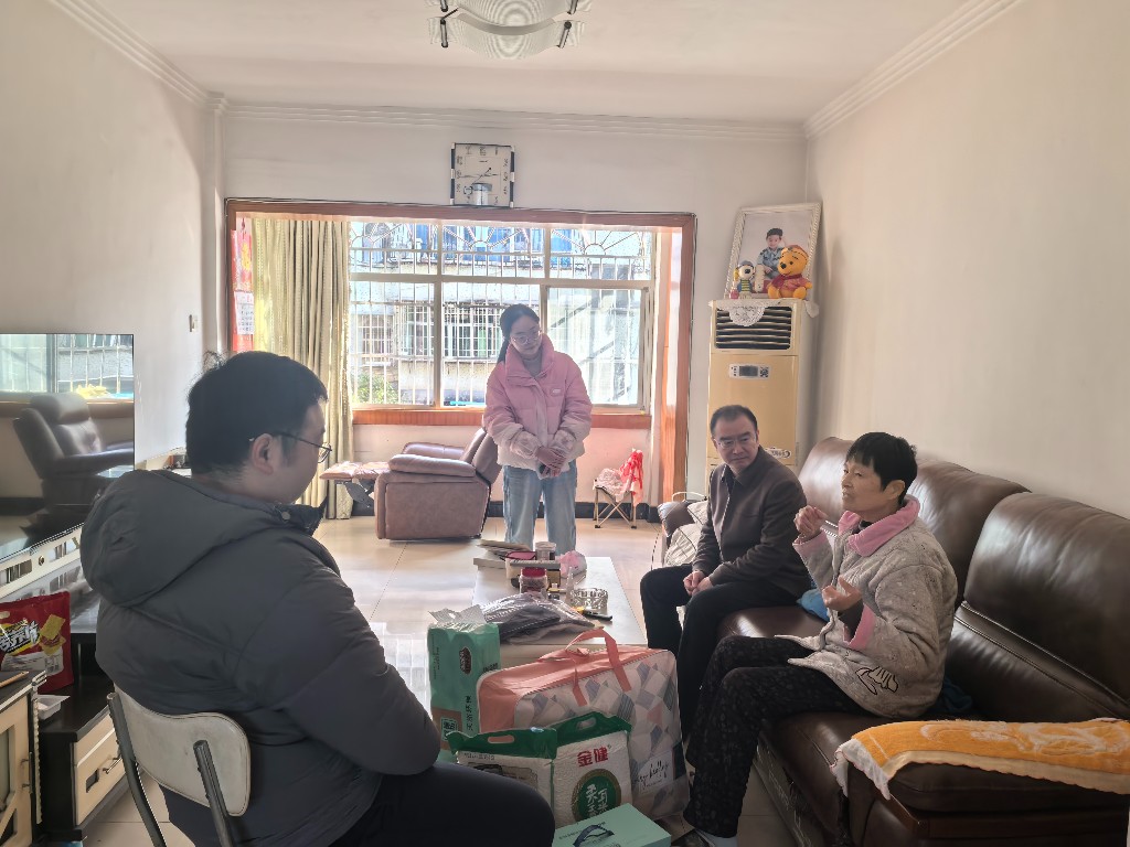 岁末送温情 关怀暖民心