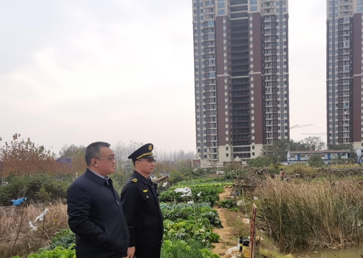 周其伟检查城区重污染天气应急响应情况