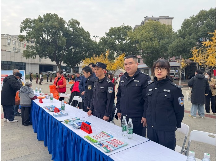 渌口分局开展“12·4”国家宪法日法治宣传活动