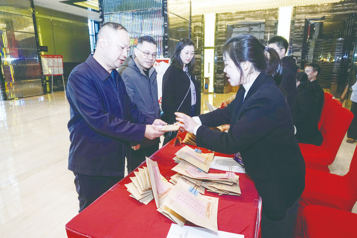 满怀热情赴盛会 履职尽责谋发展