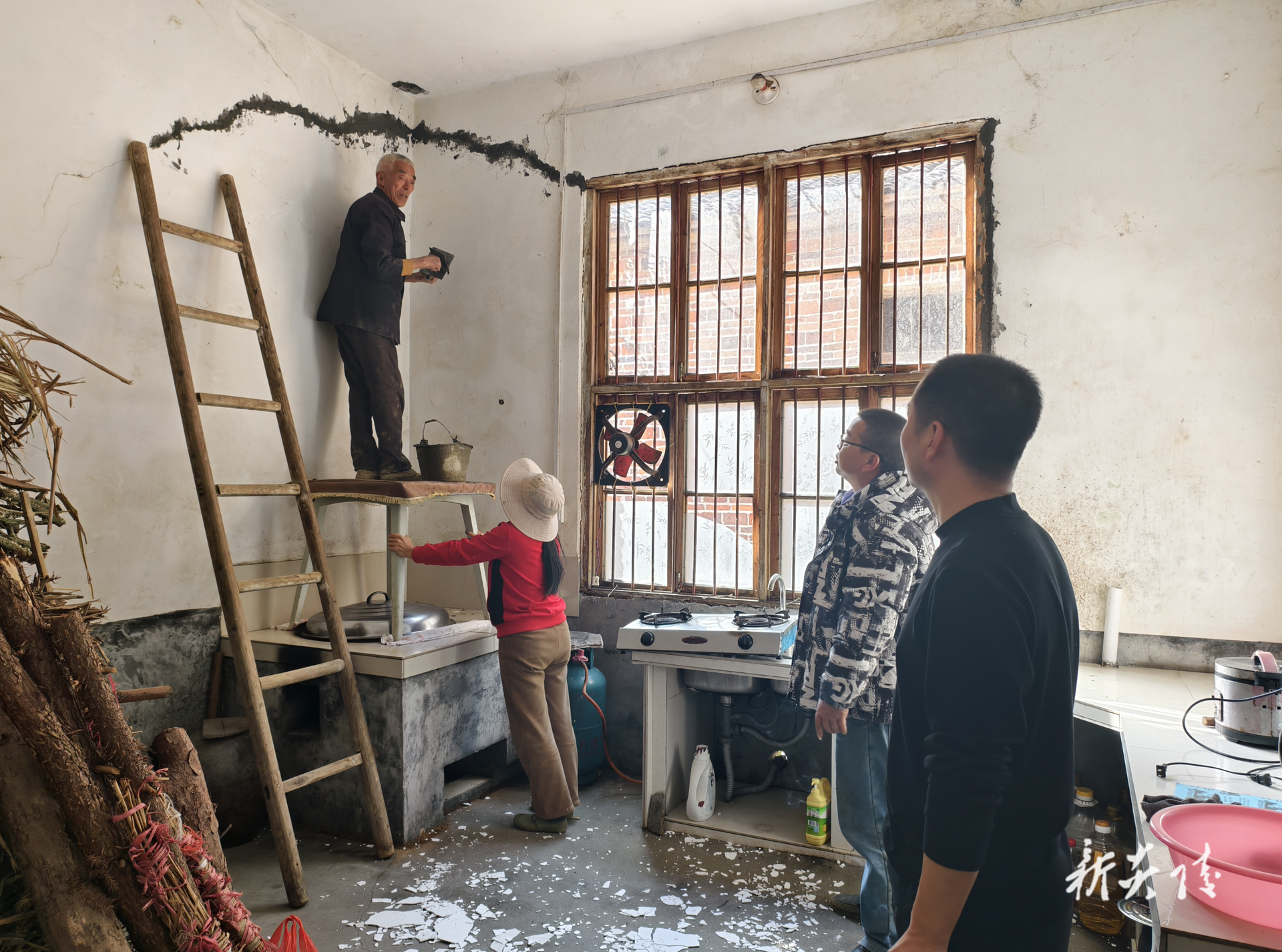 十都镇：心系群众办实事 温情帮扶暖民心