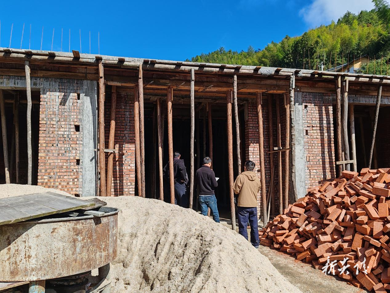 下村乡：落实“六到场” 严把建房“关”