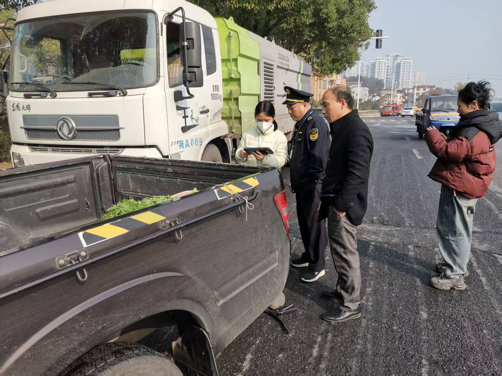 荷塘区多部门联合开展路警检查