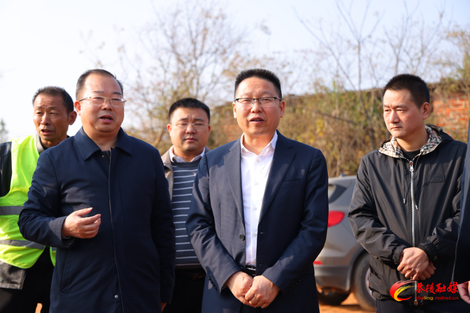 朱毅强调研在建水利工程