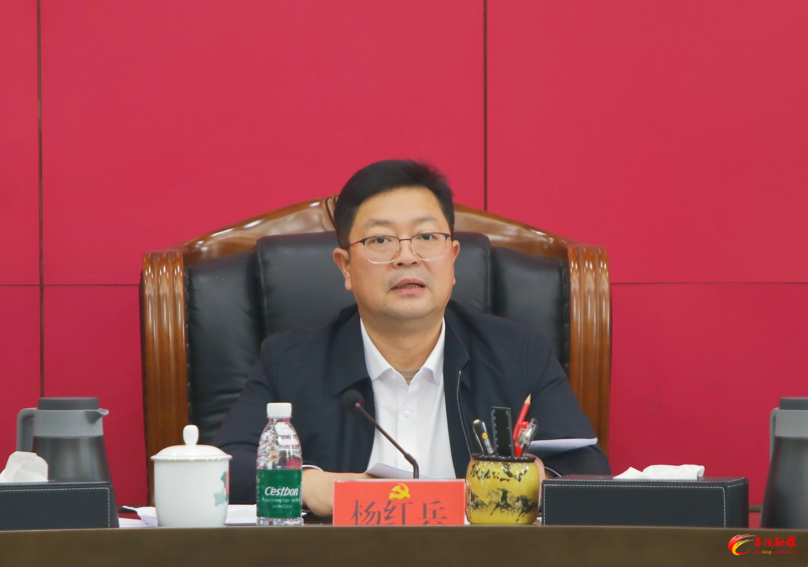 杨红兵主持召开中共茶陵县委常委会2025年第19次会议