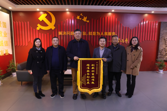 两天半破解难题 锦旗彰显服务效能——株洲市资规局“首问首办”机制保障重点项目落地纪实