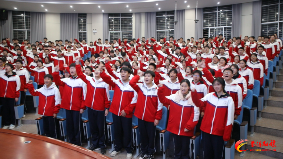 “湘超”半决赛 茶陵学子共同为株洲队加油呐喊